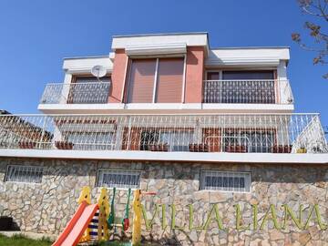 Фото номера Дом с 4 спальнями Дома для отпуска Villa Liana г. Божурец 22